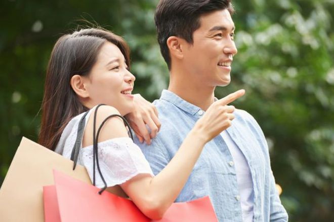 为什么撒娇的女人命那么好？男人就喜欢矫揉造作的女人吗