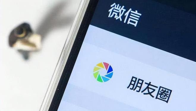 “毛坯的人生，精装的朋友圈”，一生要出片的年轻人到底有多拼？