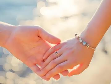 中年夫妻的现状：一边相互嫌弃，一边不离不弃